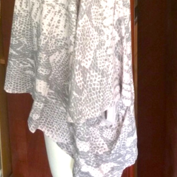 Faux Snakeskin Print Oversized Off The Shoulder Top - Picture 6 of 6